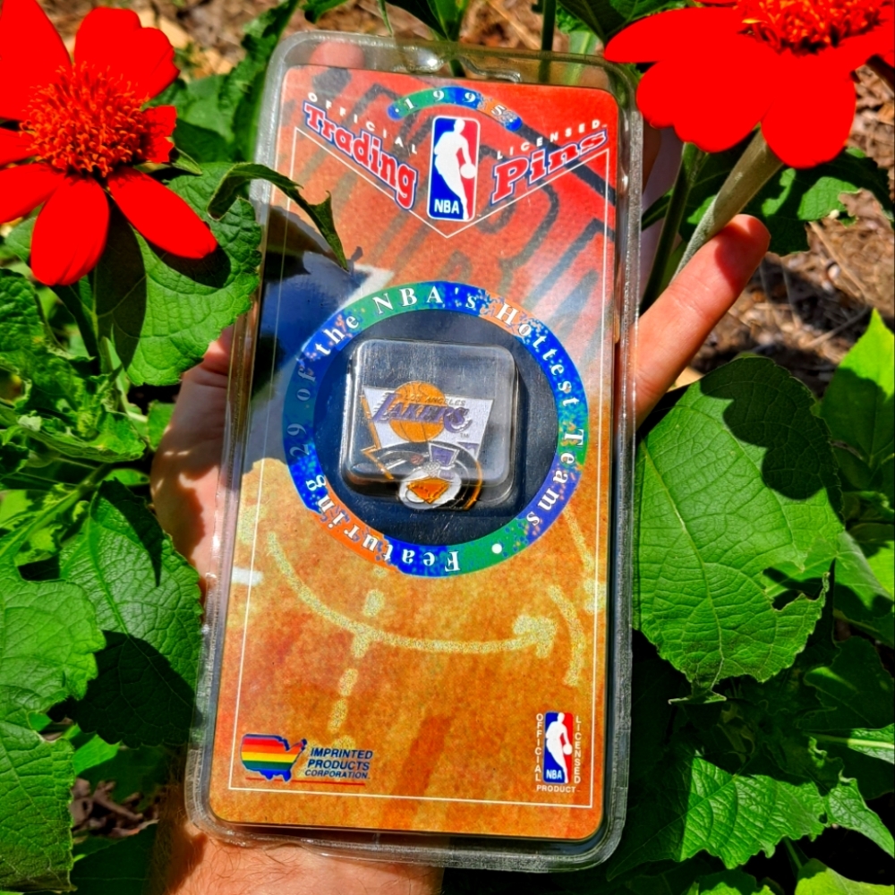 VINTAGE DEADSTOCK 1995 Los Angeles Lakers NBA Pin